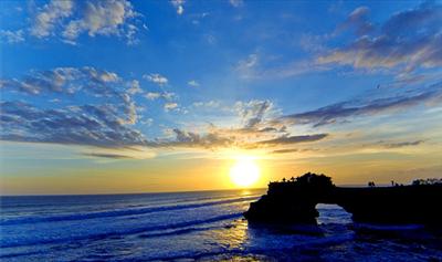 Sunset in tanah lot