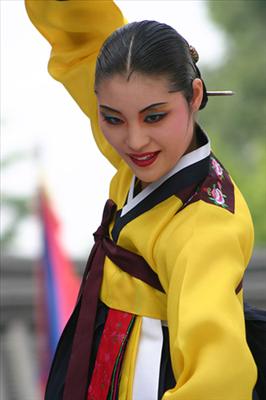 Suwon Korean dance performance