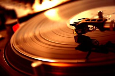 TURNTABLE