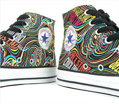 siyahın içi renk dolu converse