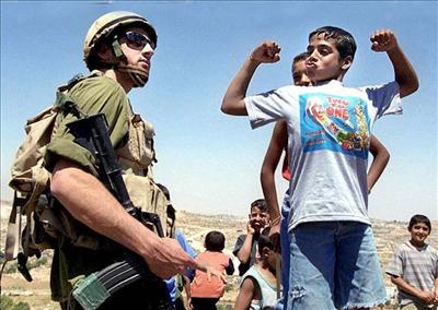 طفل فلسطين vs مجنديهم 
