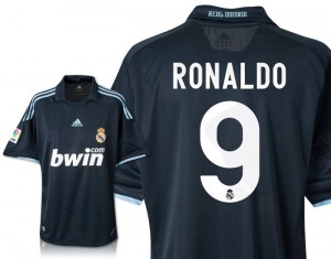 Kaos Ronaldo away