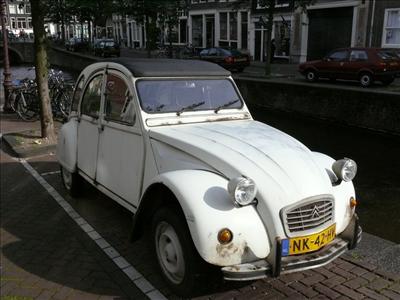 An old Citroen!!:)
