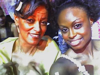 Mother/daughterhood