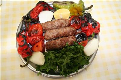 URFA HAŞHAŞ KEBABI KIRMIZI ISOTLU