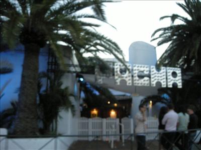 Alba fuera del Pacha de Ibiza