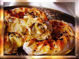SELANİK PIRASALI BÖREK