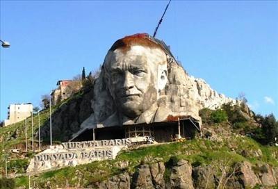 EN BÜYÜK TÜRK ATATÜRK