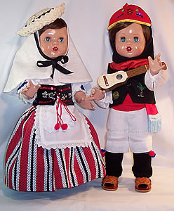 Campesinos de Lanzarote. Simbolizan \"¿te casaste? no te queda nada...\"  