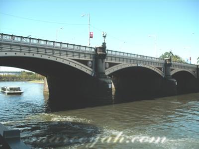 Cruise at Yarra River