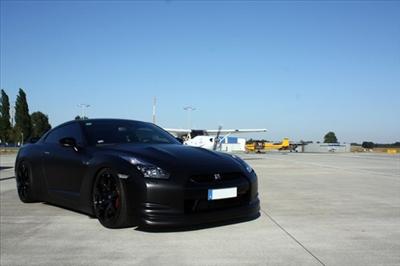 Black Nissan GT-R