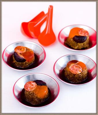 บ๊ะจ่าง (Meat Dumpling made of Glutinous Rice)