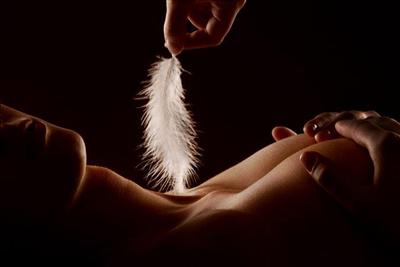 Une caresse légère