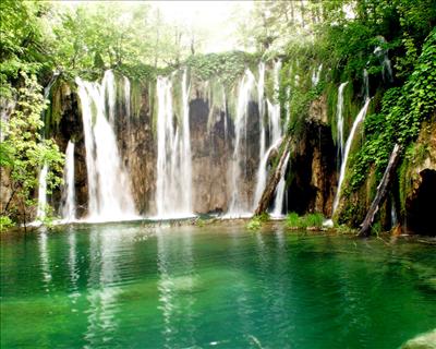 Green Waterfall 