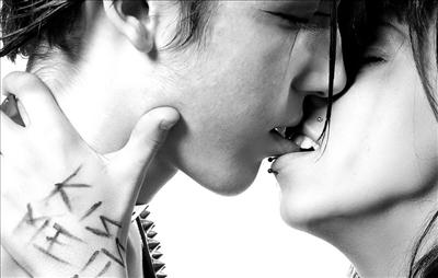 kissing