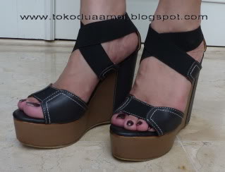 Saling Silang in Black