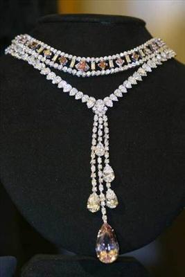 Harry winston Necklace