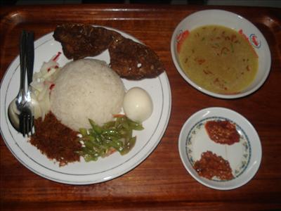 nasi campur spesial paru goreng