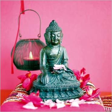 une reproduction de bouddha