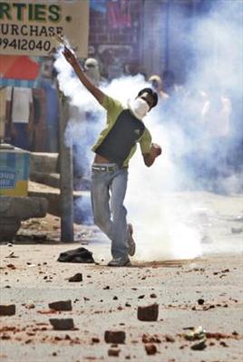 tyre gaes  (tear gas)