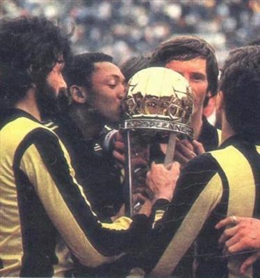...aurinegro de los primeros...