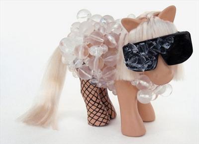 Poney travestie 