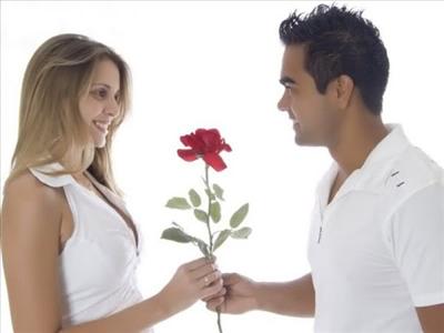 قدرٌ أنت بشكل امرأة.. وأنا مقتنعٌ جداً بهذا القدر /إنني بعضك، يا سيدتي مثلما الآه امتداد الوتر /مطر يغسلني أنت.. فلا تحرميني من سقوط المطر 