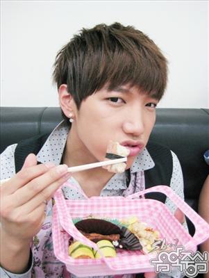 JunSu with Food