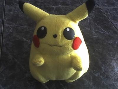 pikachu de peluche