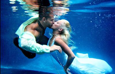 underwater kiss