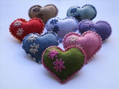 corazones de almuada coloridos