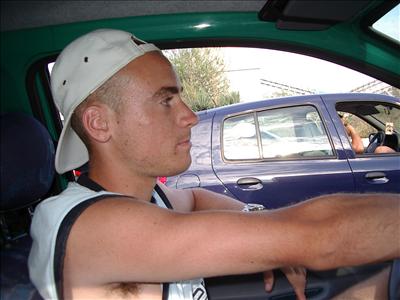 casquette à l'envers!!!!