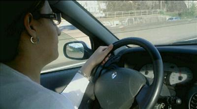 Nassima au volant....assurances tous risques au tournant!!!!!!