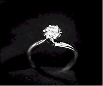 Anello con diamante