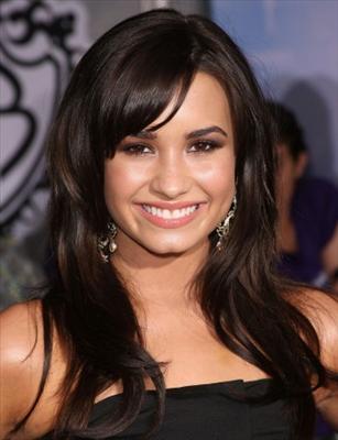 Demi Lovato To Make The Beds