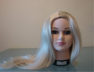 une perruque de blonde