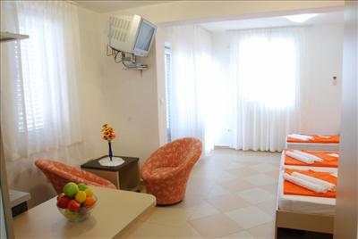 http://www.apartmanibecici.me