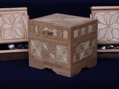 Hairpin box made of matchsticks