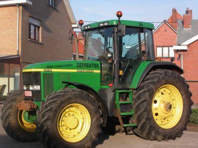 ritje noar de verharde weg op de neije traktor