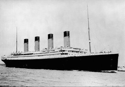 b/w titanic