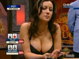 women playin poker