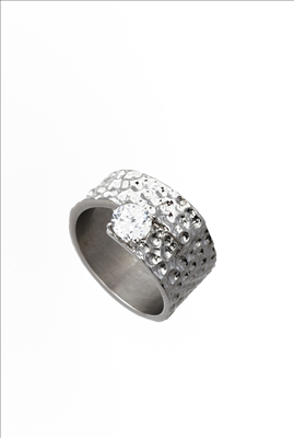 Thick stainless steel single cubic zirconia ring