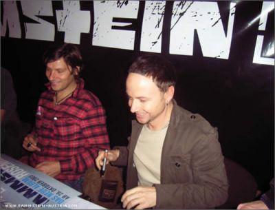 signing