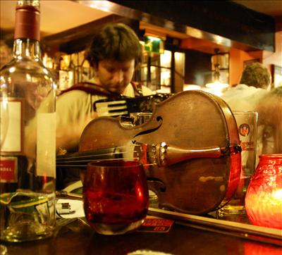 ♫ Tune in the Pub