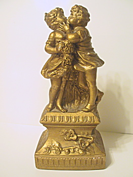 Kissing Statue