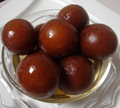 Gulab Jamun (Indian Dessert)