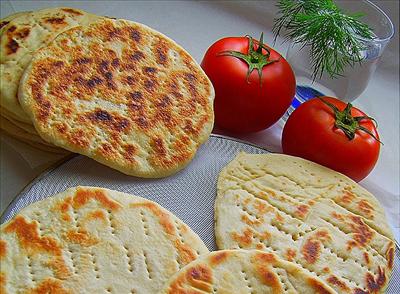 PITES GIA GYRO KAI SOYVLAKI