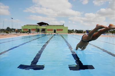 un tuffo in piscina