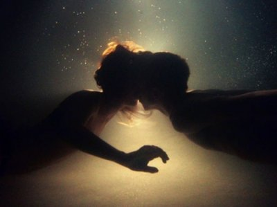 Under Water Kiss