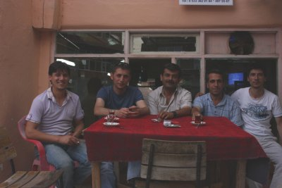 Selamın kahvesinden boş sandalye